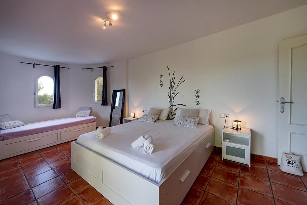 Villa Mercedes Cala Llonga  Exterior photo